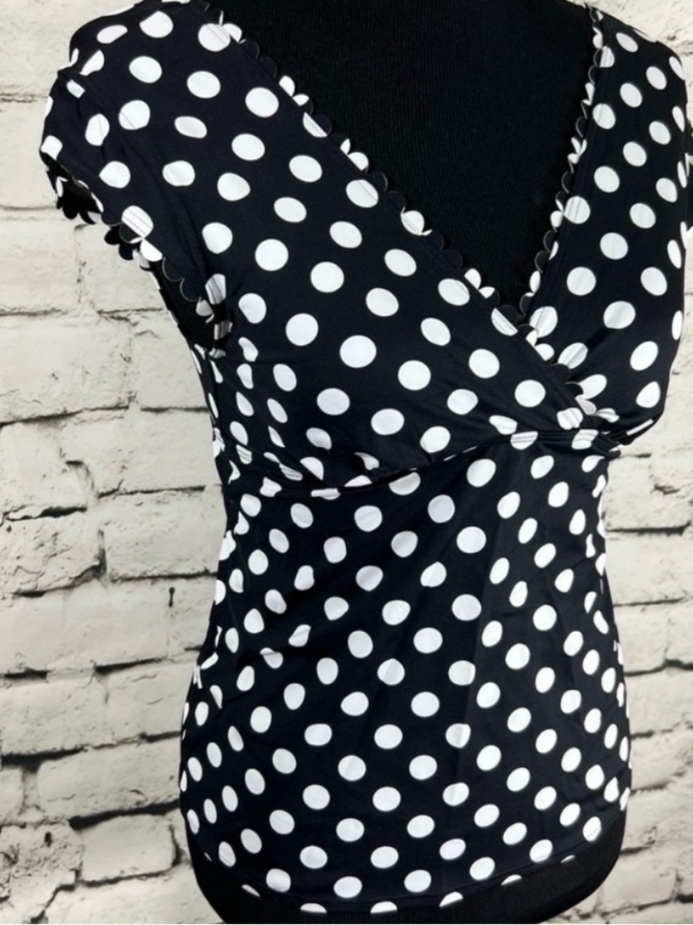 Lands End Scalloped Polkadot Swim Top Black Cap Sleeve 4 Small